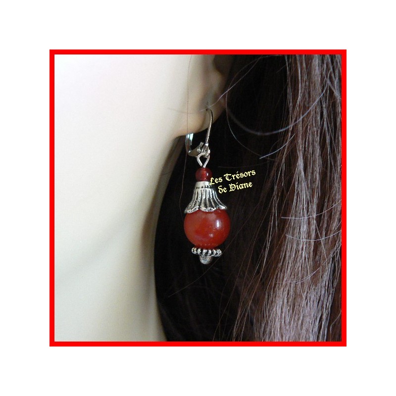 Boucles d'oreilles en jade rouge framboise Boucles d'oreilles en jade rouge framboise