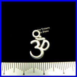 Charm symbole OM