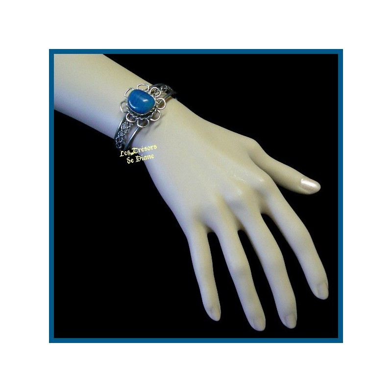 Bracelet arisanal en agate naturelle bleue
