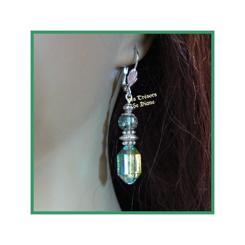 Boucles d'oreilles en cristal multi-facettes Boucles d'oreilles en cristal multi-facettes