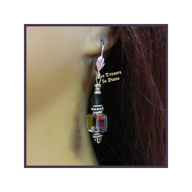 Boucles d'oreilles cube de cristal irisé faceté Boucles d'oreilles cube de cristal irisé faceté