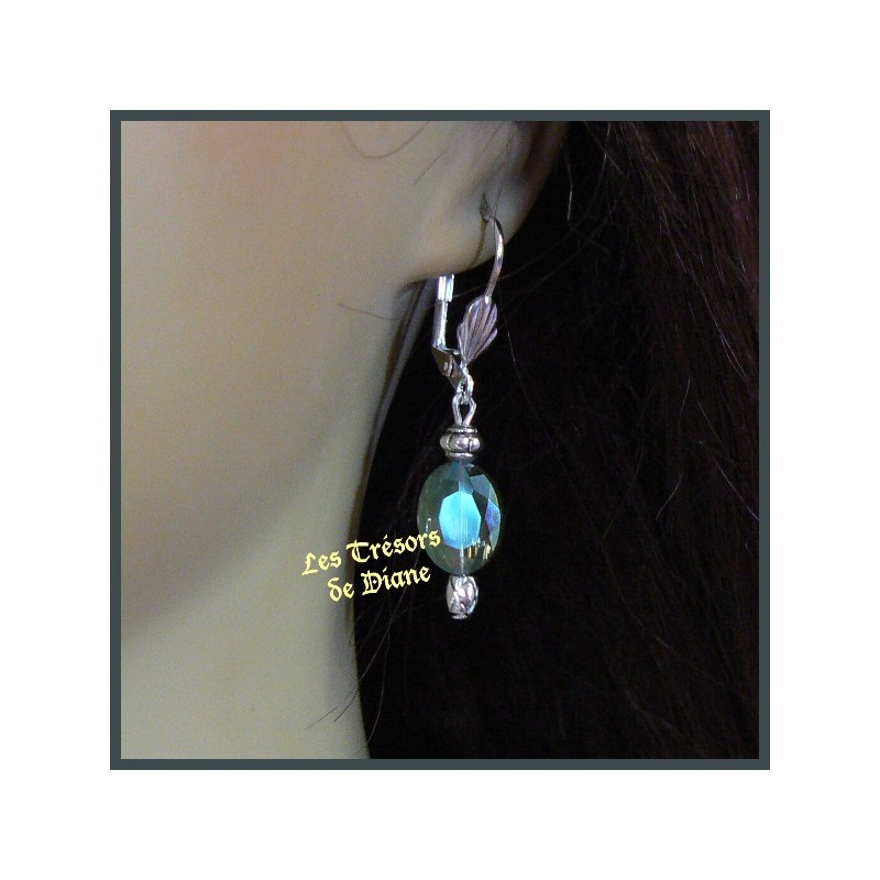 Boucles d'oreilles en cristal vert grisé irisé Boucles d'oreilles en cristal vert grisé irisé