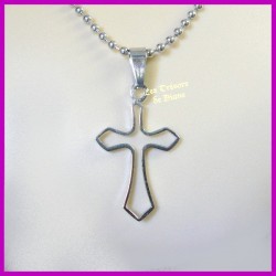 Pendentif CROIX AJOUREE en acier inoxydable