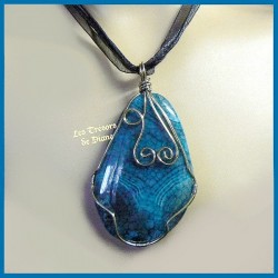 Pendentif en agate dragon naturelle sertie