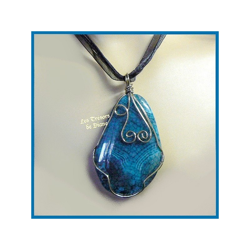 Pendentif en agate dragon naturelle sertie Pendentif en agate dragon naturelle sertie
