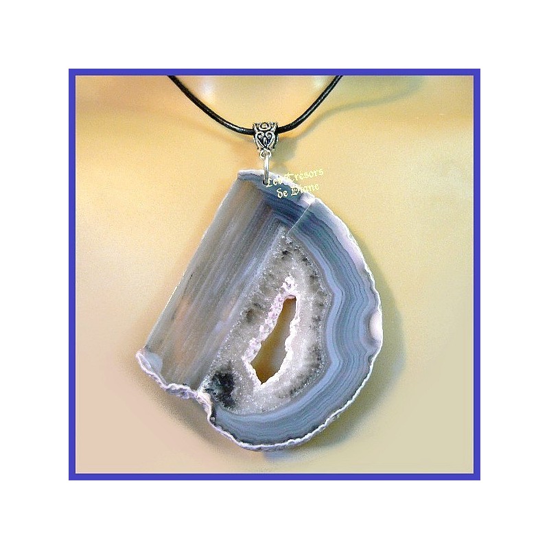 Pendentif géode en agate naturelle