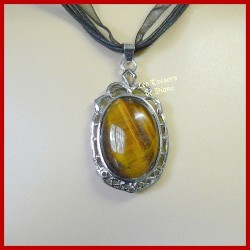 Pendentif en oeil de tigre naturel serti