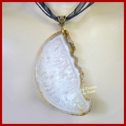 Pendentif géode en agate naturelle