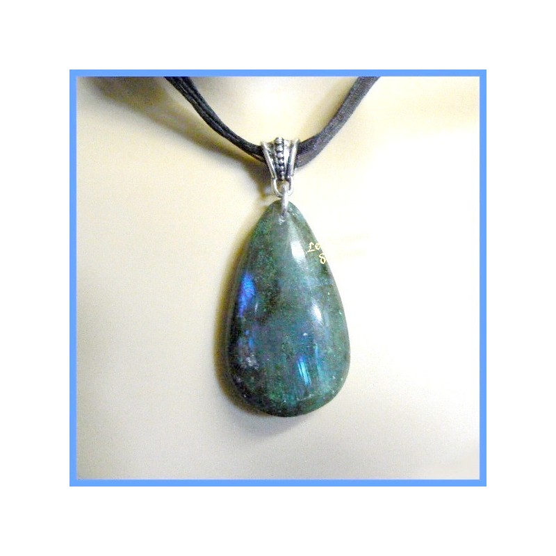 Pendentif LARME en labradorite naturelle Pendentif LARME en labradorite naturelle