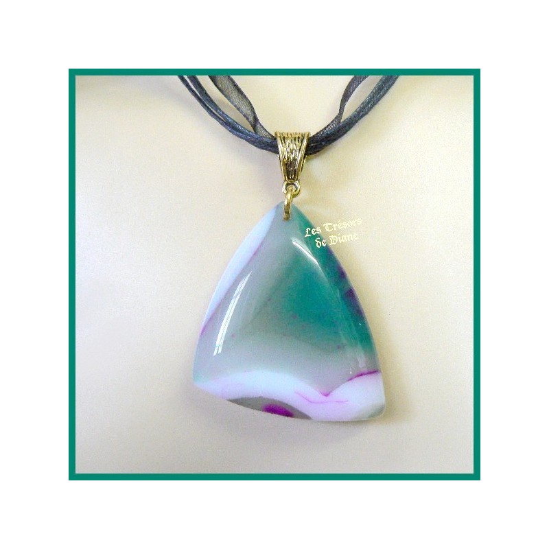 Pendentif trianglaire en AGATE naturelle