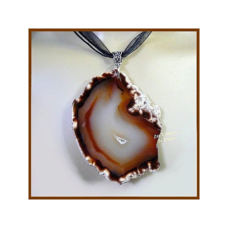 Pendentif géode en agate naturelle