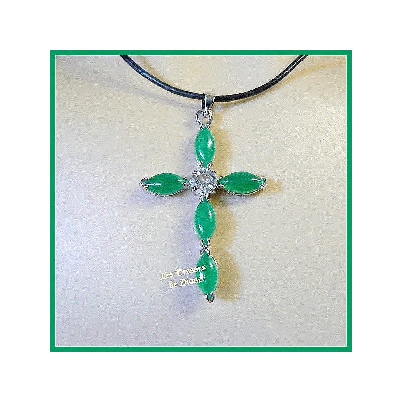 Pendentif CROIX en JADE IMPERIAL naturel