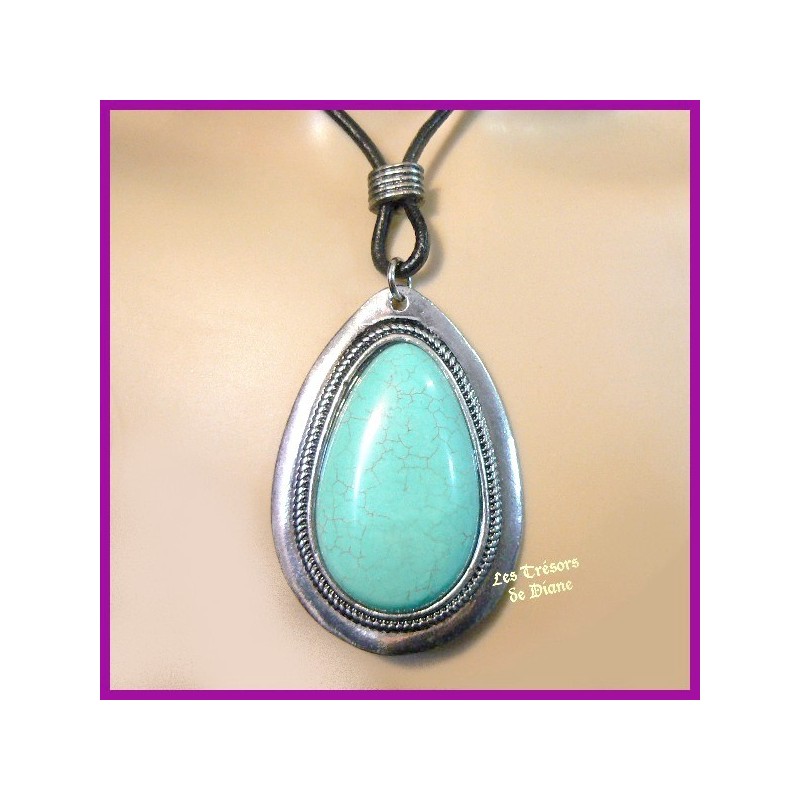 Pendentif médaillon en turquoise naturelle sertie Pendentif médaillon en turquoise naturelle sertie