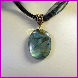 Pendentif ovale en LABRADORITE naturelle