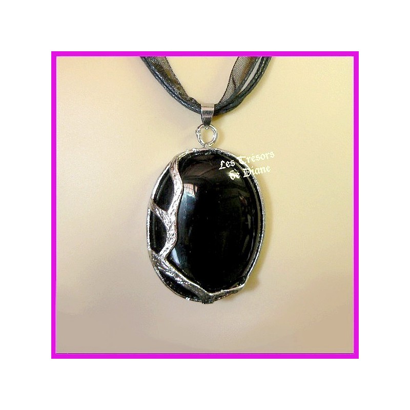 Pendentif en onyx naturelle sertie