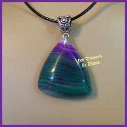 Pendentif triangulaire en AGATE naturelle