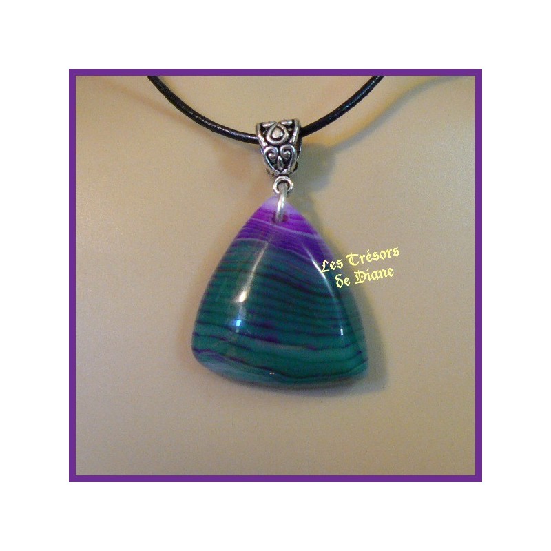 Pendentif triangulaire en AGATE naturelle