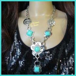 Collier ethnique FLEUR en TURQUOISE naturelle sertie