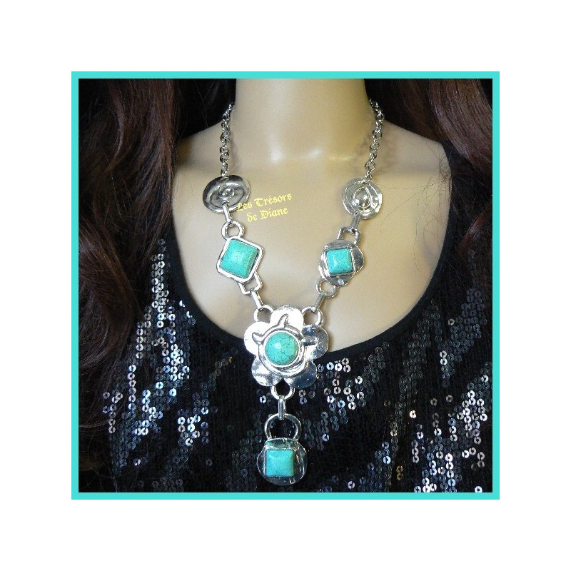 Collier ethnique FLEUR en TURQUOISE naturelle sertie