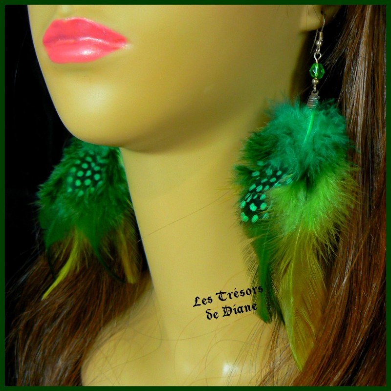 Boucles d'oreilles FROU FROU en plumes véritables Boucles d'oreilles FROU FROU en plumes véritables