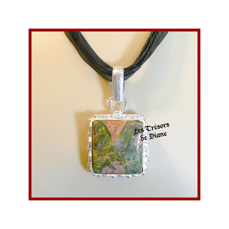 Pendentif PRESTIGE en UNAKITE naturelle Pendentif PRESTIGE en UNAKITE naturelle