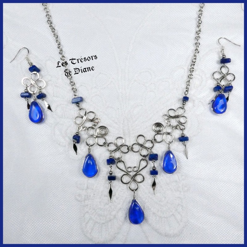 Parure du Pérou en verre bleu outremer Parure du Pérou en verre bleu outremer