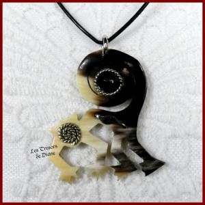 Pendentif SINGE ethnique en corne et agate noire naturelle