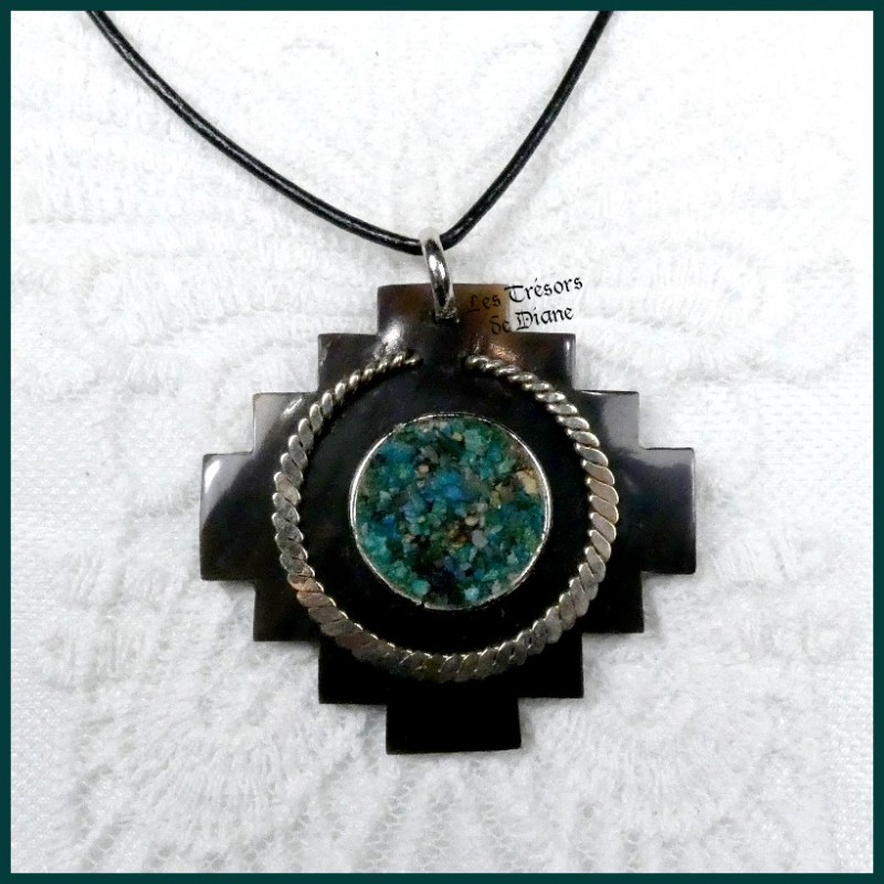 Pendentif SOLEIL ethnique en corne et turquoise naturelle Pendentif SOLEIL ethnique en corne et turquoise naturelle