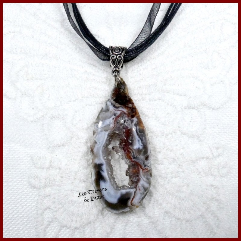 Pendentif GEODE en AGATE naturelle Pendentif GEODE en AGATE naturelle