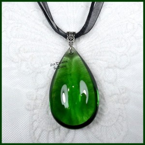 Gros pendentif en VERT vert