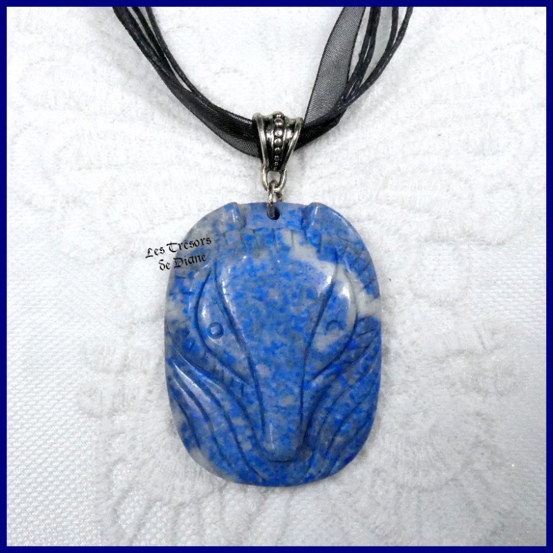 Pendentif LOUP en SODALITE naturelle Pendentif LOUP en SODALITE naturelle