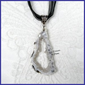 Pendentif GEODE en AGATE naturelle