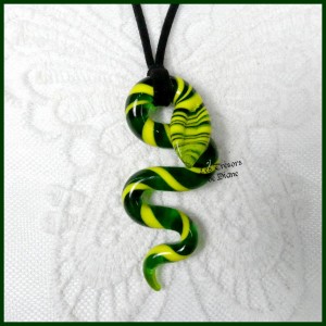 Pendentif SERPENT en VERRE