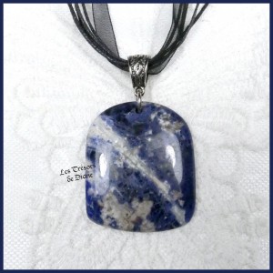 Pendentif en sodalite naturelle d'Afrique AZURA