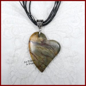 Pendentif COEUR ASYMETRIQUE en JASPE