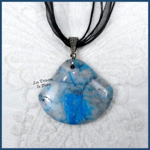 Pendentif en AGATE bleue naturelle