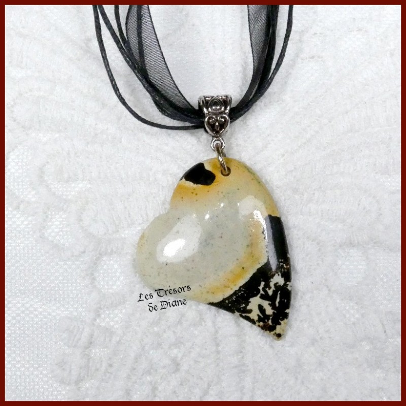 Pendentif COEUR ASYMETRIQUE en JASPE CHOHUA Pendentif COEUR ASYMETRIQUE en JASPE CHOHUA