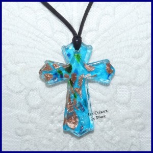 Pendentif CROIX GOTHIQUE en VERRE MURINE