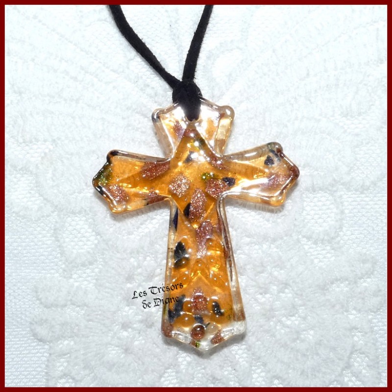 Pendentif CROIX GOTHIQUE en VERRE MURINE