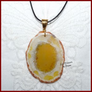 Pendentif GEODE en AGATE naturelle