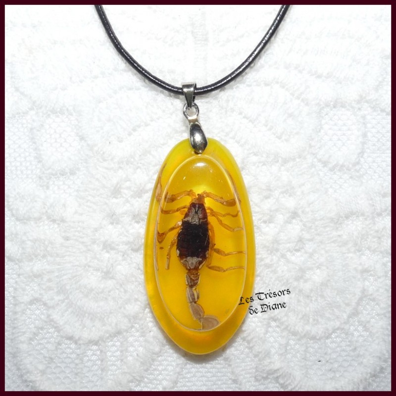 Pendentif SCORPION jaune véritable du désert