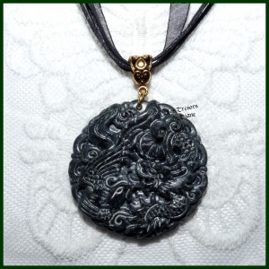 Pendentif AMULETTE en JADE IMPERIAL