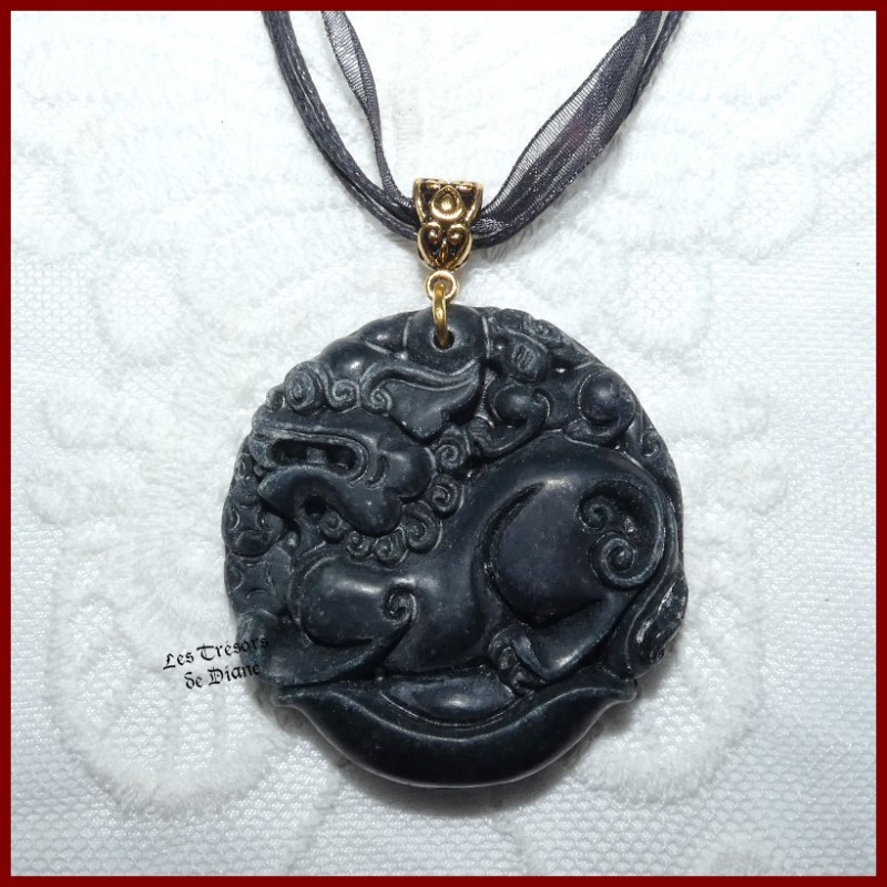 Pendentif amulette DRAGON DE LA CHANCE en JADE IMPERIAL