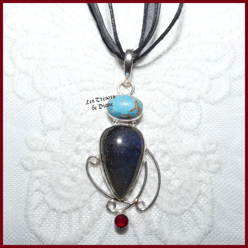 Pendentif PRESTIGE en LABRADORITE et TURQUOISE naturelles Pendentif PRESTIGE en LABRADORITE et TURQUOISE naturelles