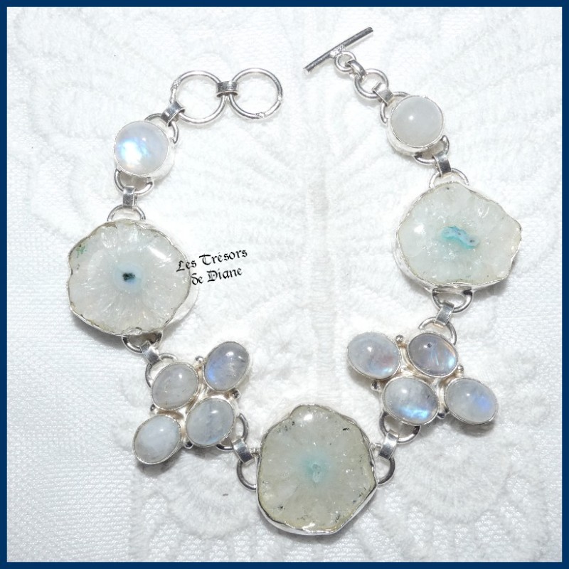 Bracelet en QUARTZ SOLAIRE, PIERRE DE LUNE et ARGENT Bracelet en QUARTZ SOLAIRE, PIERRE DE LUNE et ARGENT