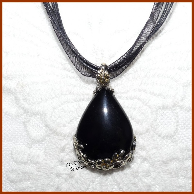 Pendentif FLORATINE en AGATE naturelle Pendentif FLORATINE en AGATE naturelle
