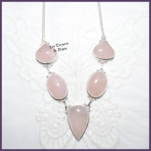 Collier en QUARTZ ROSE...