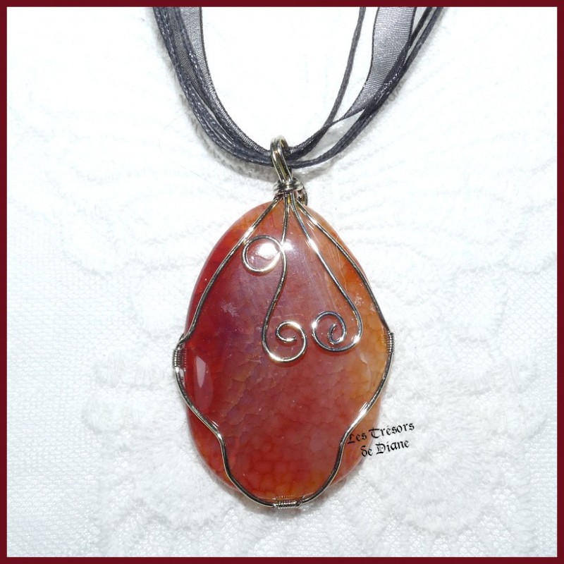 Pendentif en AGATE DRAGON orange Pendentif en AGATE DRAGON orange