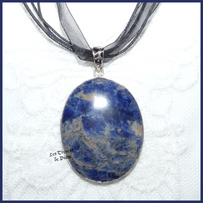 Pendentif PRESTIGE en SODALITE D'AFRIQUE naturelle Pendentif PRESTIGE en SODALITE D'AFRIQUE naturelle