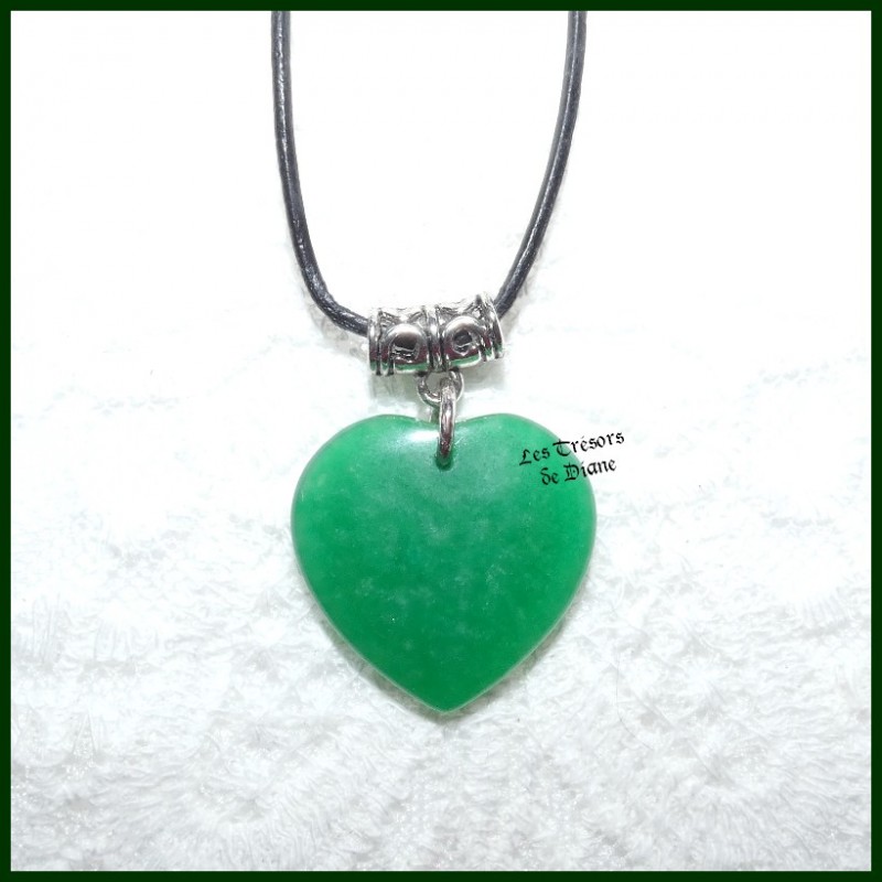 Pendentif COEUR en JADE naturel Pendentif COEUR en JADE naturel